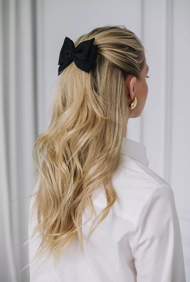 HiiL Studio Matt Hair Bow Clip Black hårklype 2