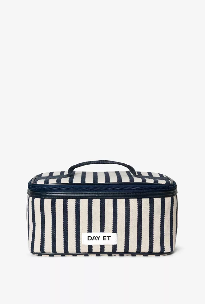 Day ET Gweneth J Beachy Box Navy Blazer toalettmappe 2