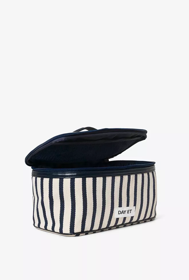 Day ET Gweneth J Beachy Box Navy Blazer toalettmappe 2