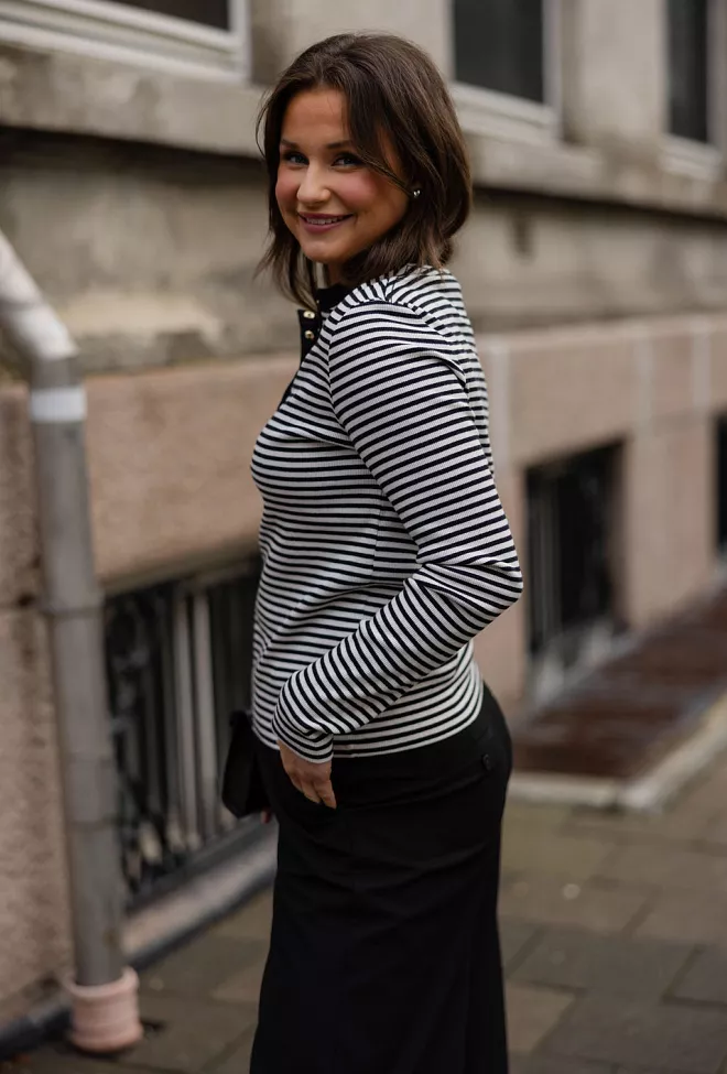 Alessia Long Sleeve Tee Cream And Black Stripe genser 2