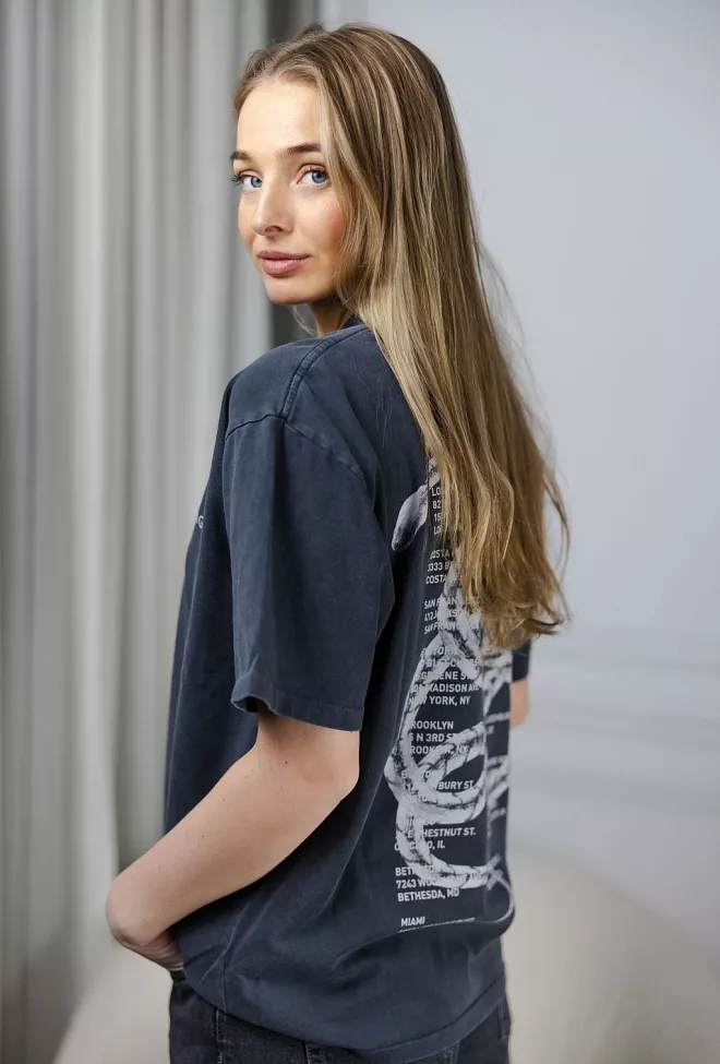 Anine Bing Kent Tee Twisted Snake Washed Charcoal t-skjorte 2