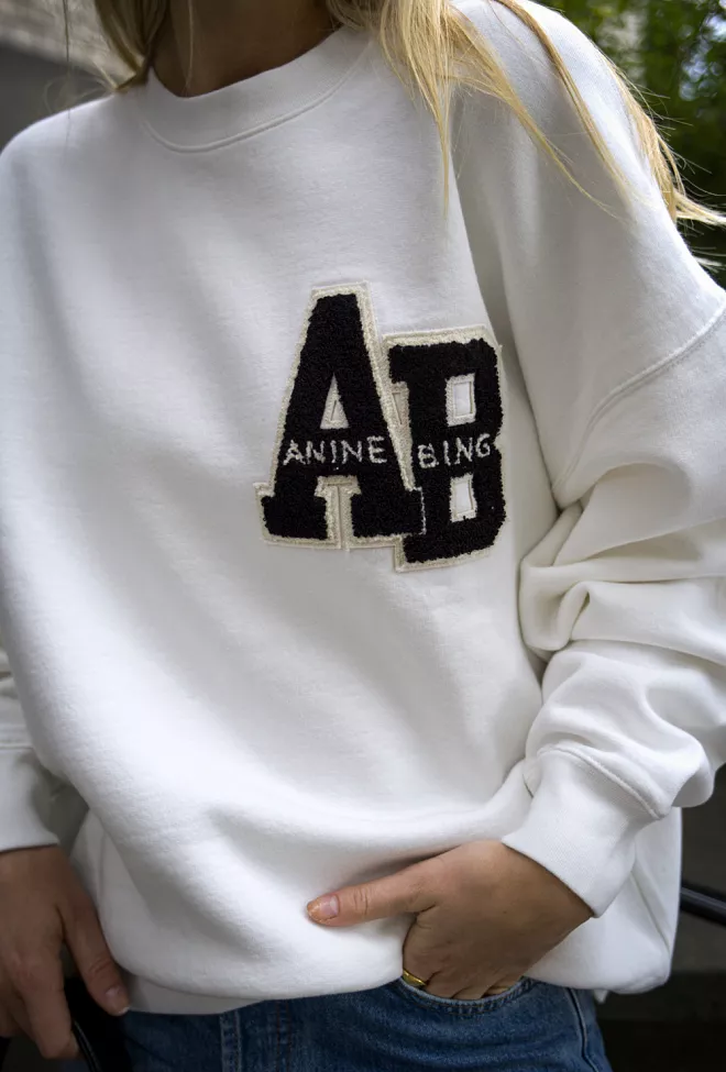 ANINE BING miles sweatshirt letterman off-white genser 2