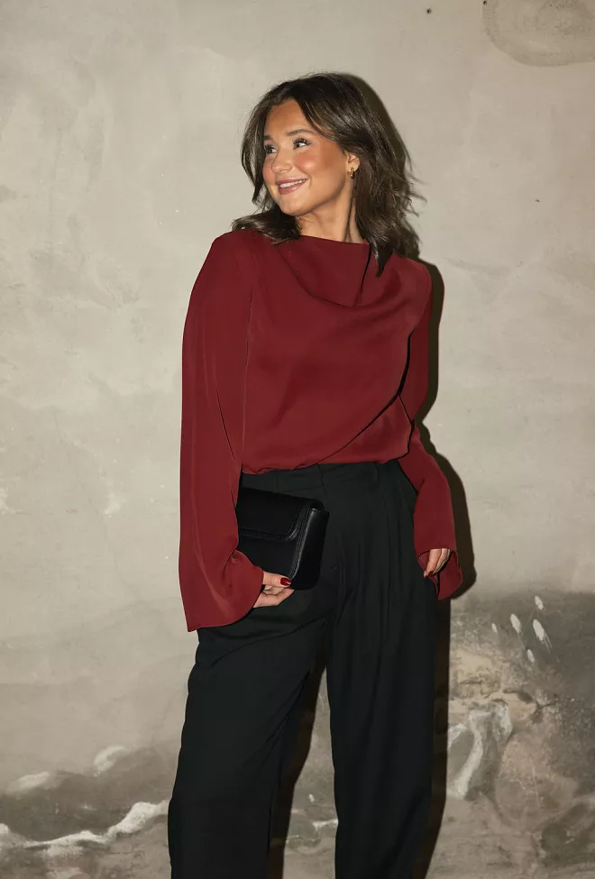 Arnie Says Ivey Crepe Top Deep Red bluse 4