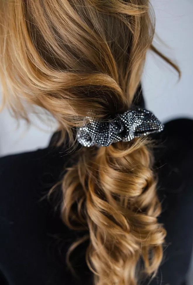 Day ET Party Scrunchie Silver hårstrikk 3