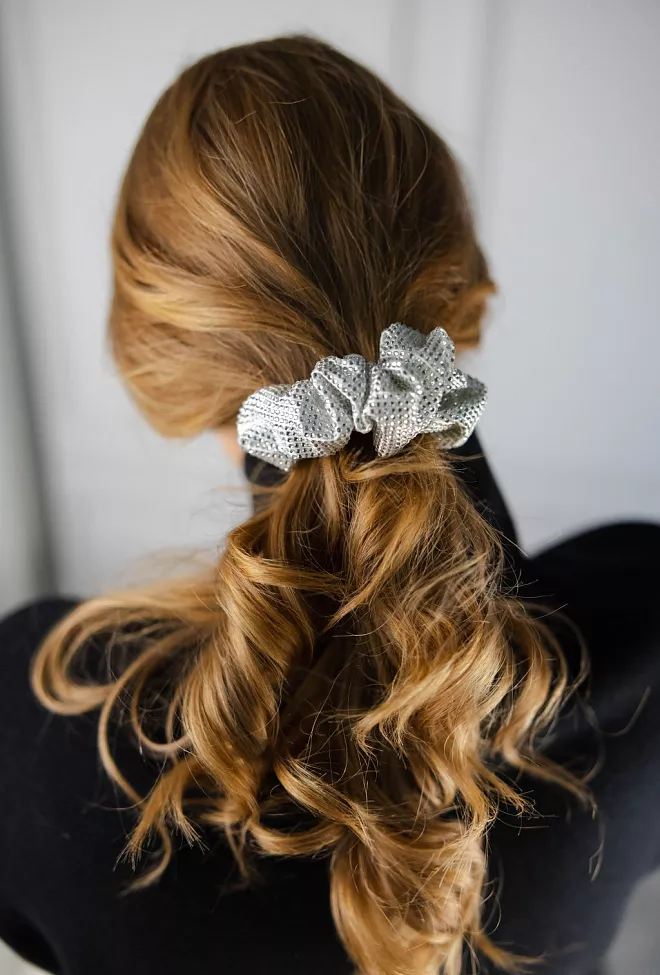 day et party scrunchie silver hårstrikk sølv 2