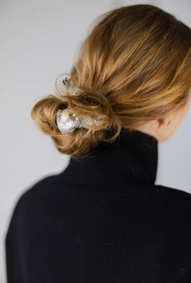 day et party scrunchie silver hårstrikk sølv 4