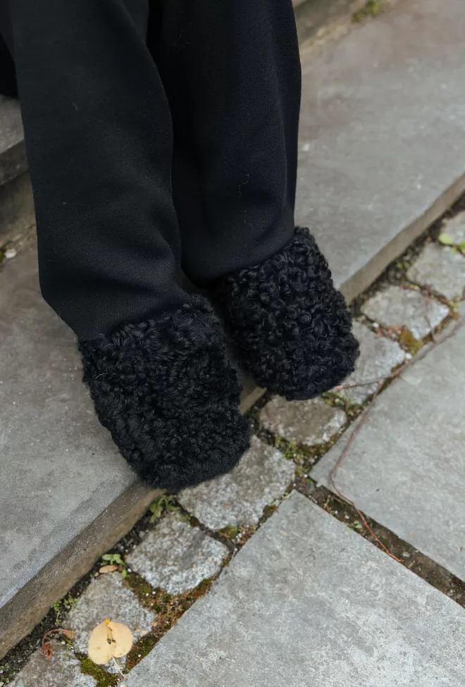 envelope lounge slippers black tøffler sort 1