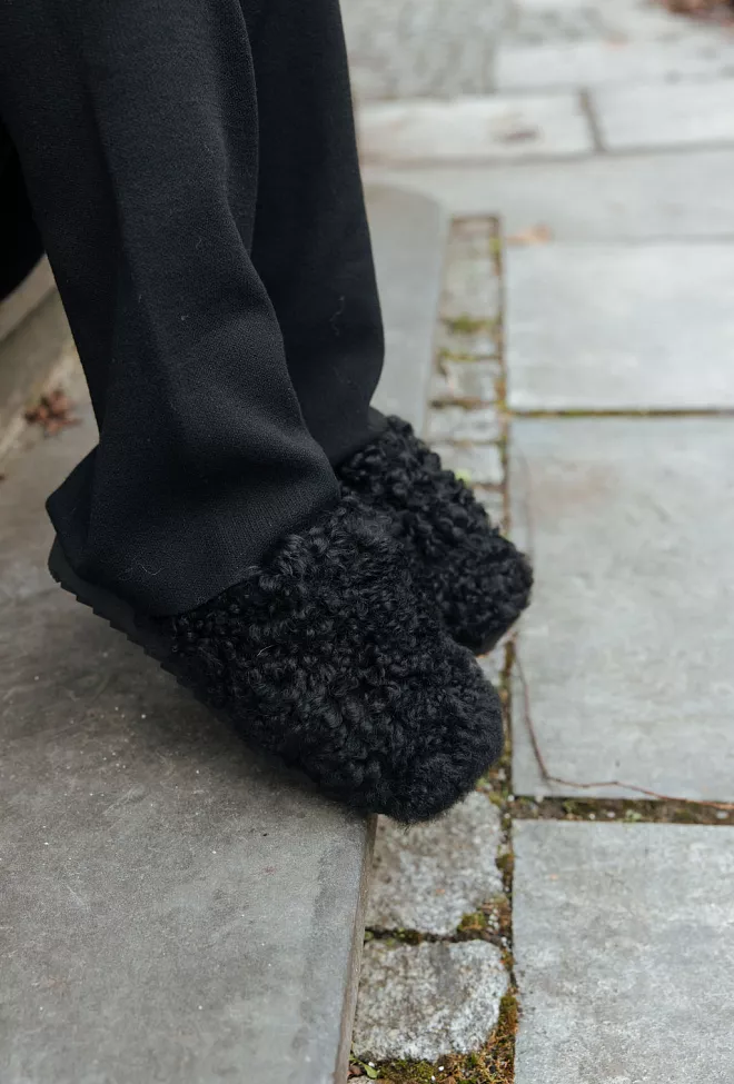 envelope lounge slippers black tøffler sort 3