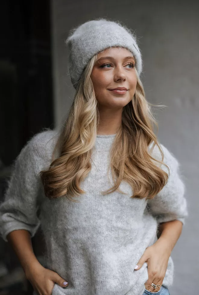 Holzweiler Erica Fluffy Beanie Lt Grey 1