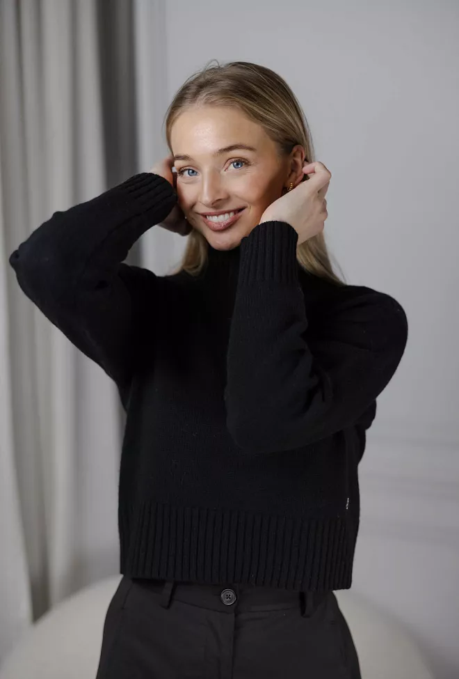 Holzweiler Wool Cropped Turtleneck Black genser 2