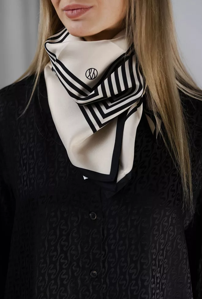 Lescarf No. 1 Sand & Black silkeskjef 3
