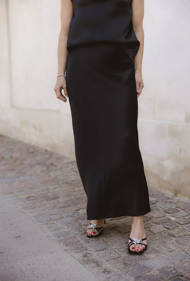HiiL Studio Linea Skirt Black skjørt