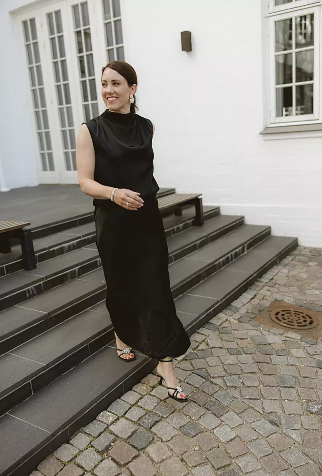 HiiL Studio Linea Skirt Black skjørt 2