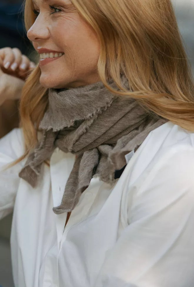 natura cashmere cortina luxury scarf taupe 2