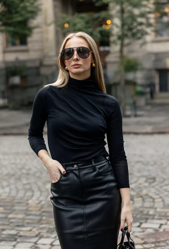 viveh fir top black topp genser 1