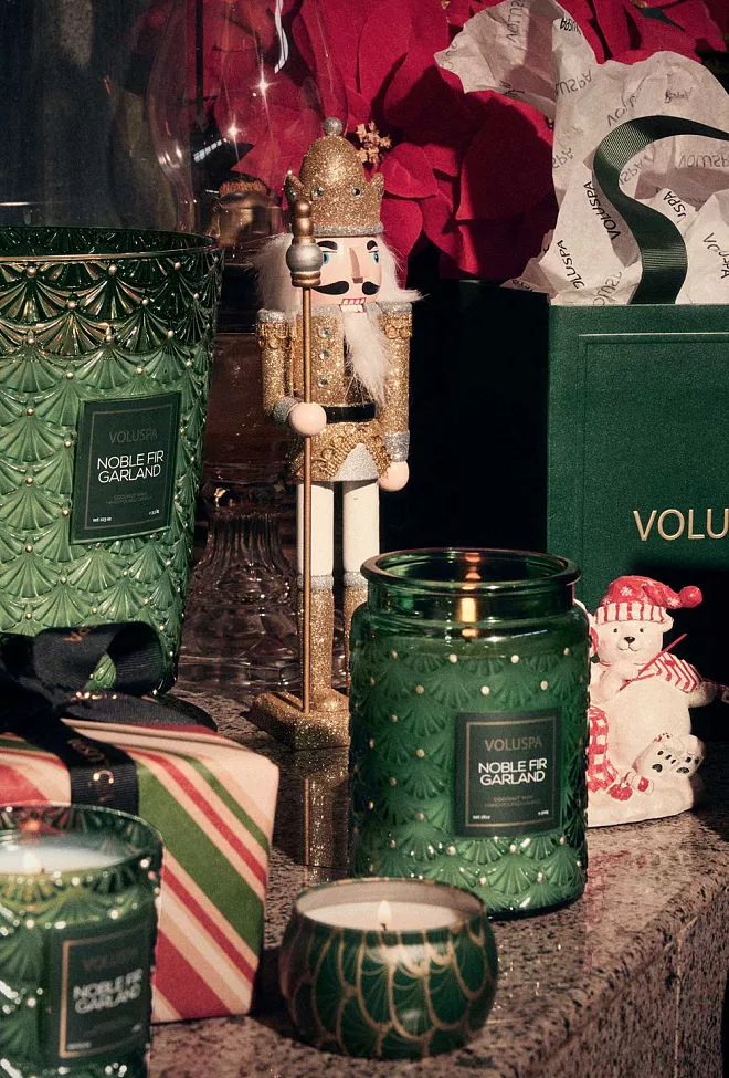 Voluspa Mini Tin Candle Noble Fir Garland 25t 2